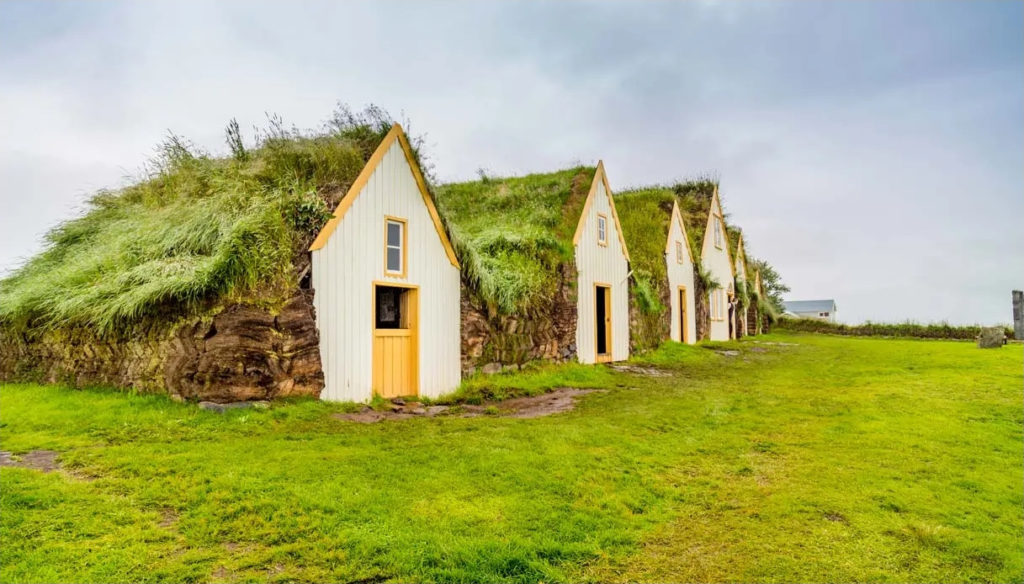 Tetti verdi: vantaggi e sostenibilità - I tetti verdi venivano utilizzati già 3000 anni fa in Scandinavia e in Islanda